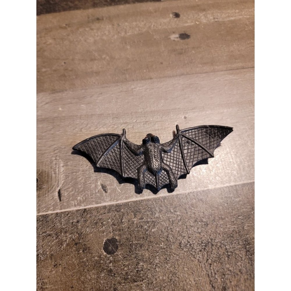 Mini bat window cling AS IS Halloween toy
